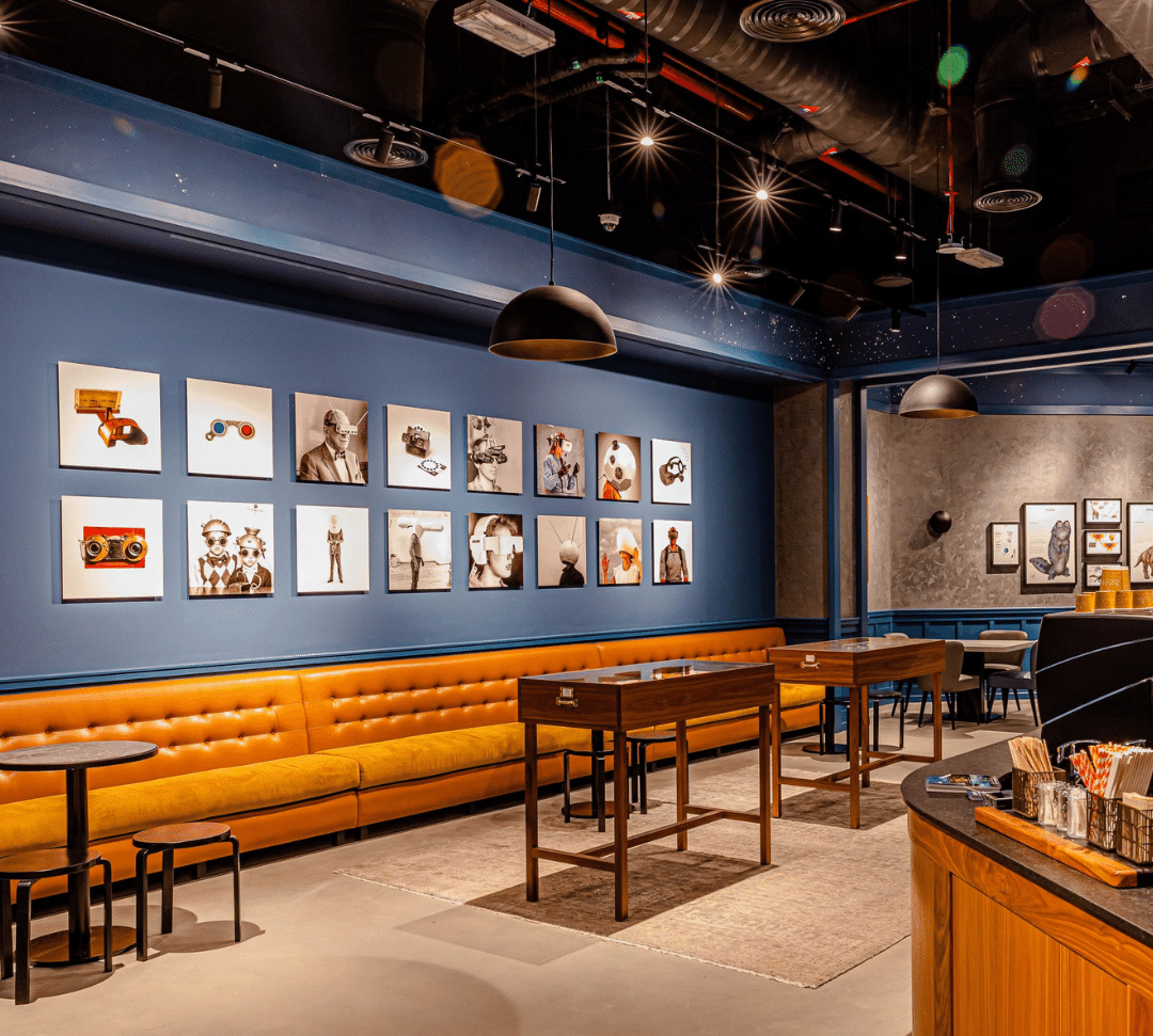 Dreamscape Immersive โ Guest Lounge